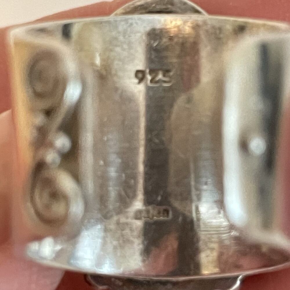 Sajen Sterling Silver Mother Of Pearl Ring - Picture 10 of 12